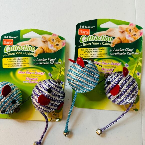 Hartz Cattraction Silver Vine & Catnip Bell Mouse Cat Toys - Picture 2 of 7